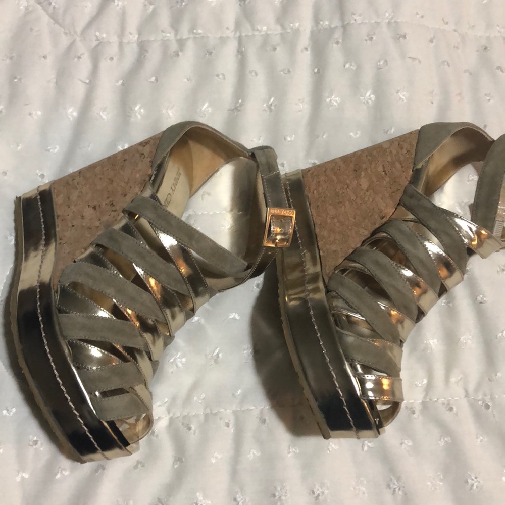 Shoes - Picture 2 of 5